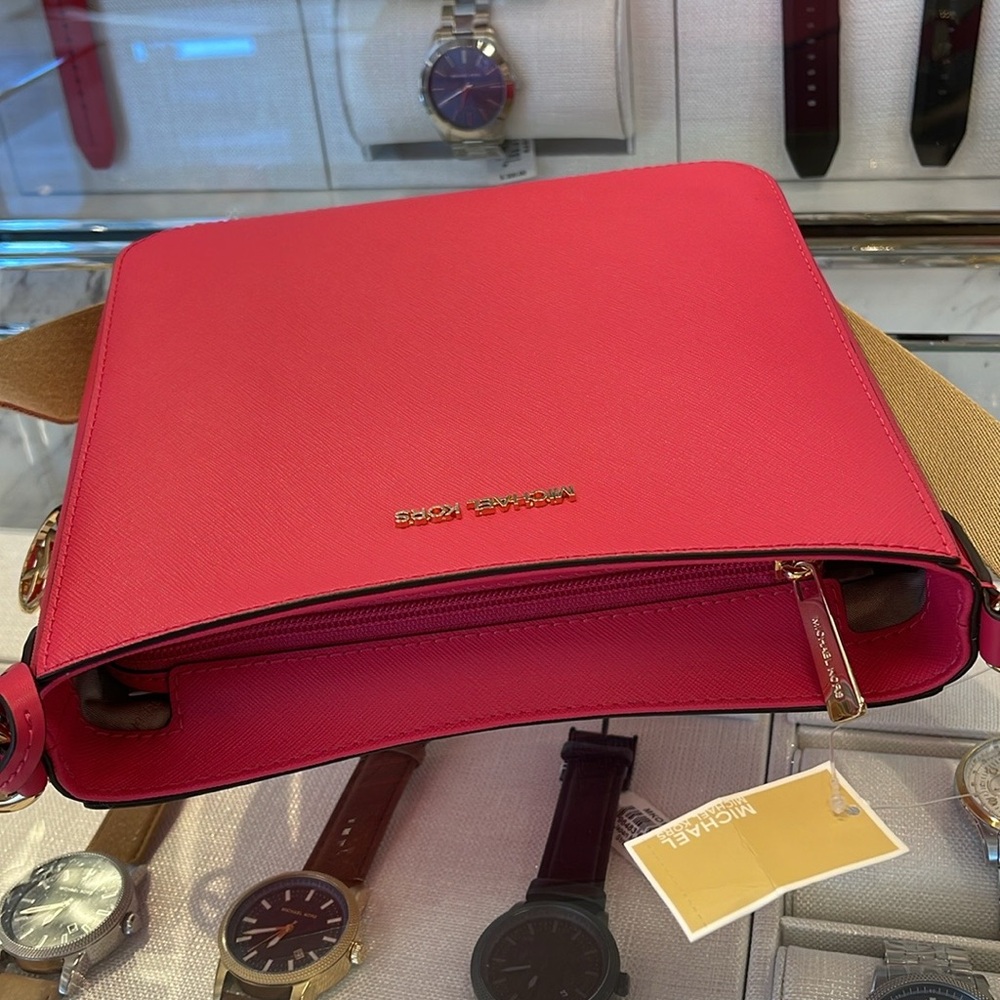 Michael Kors Jet Set Travel Small Messenger Crossbody Bag
Electric Pink 
NWT - Picture 7 of 16